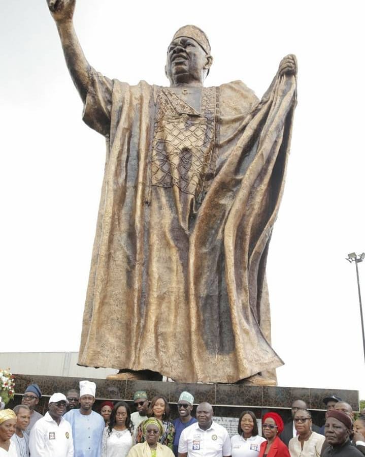 Lagos State Government Unveils 46-Feet Statue Of MKO Abiola In Ketu
